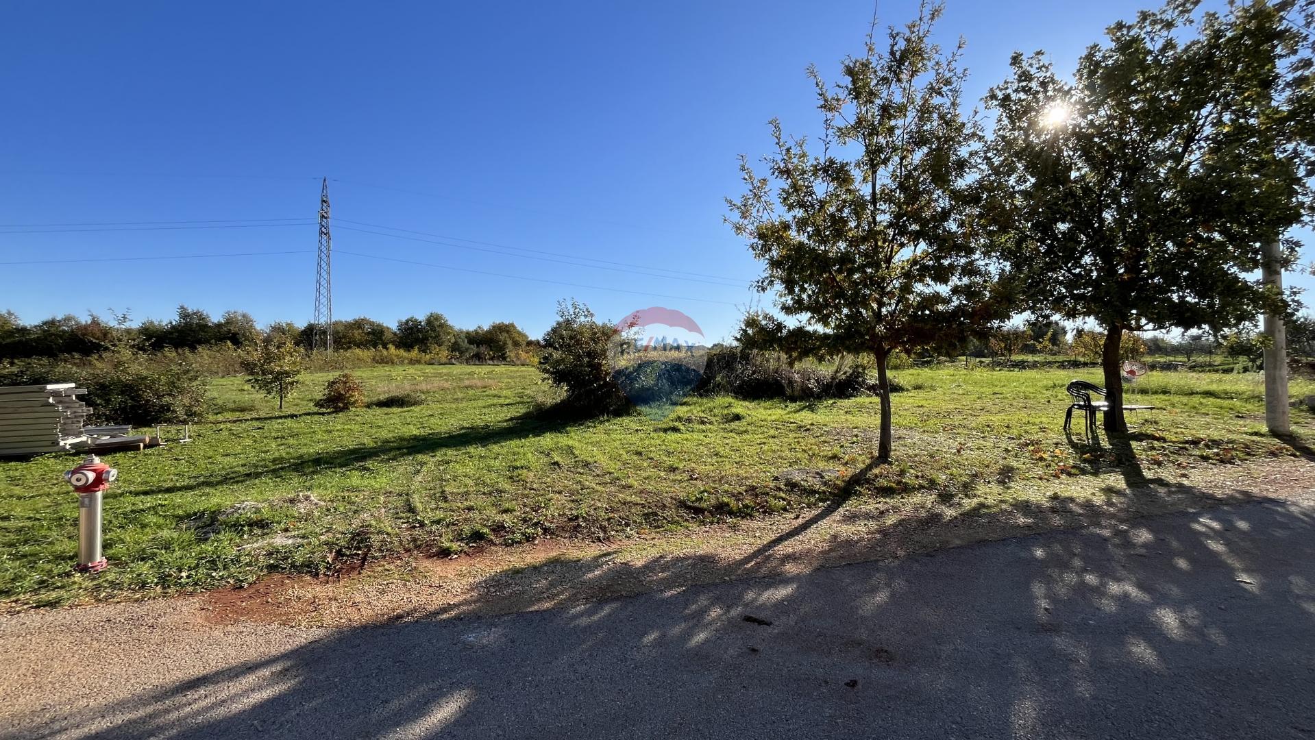 Istra, Poreč, okolica - građevinsko zemljište u manjem mjestu