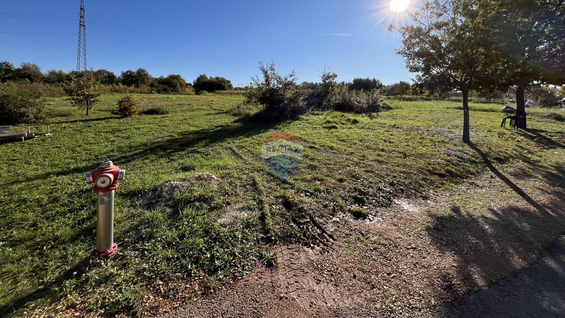 Istra, Poreč, okolica - građevinsko zemljište u manjem mjestu