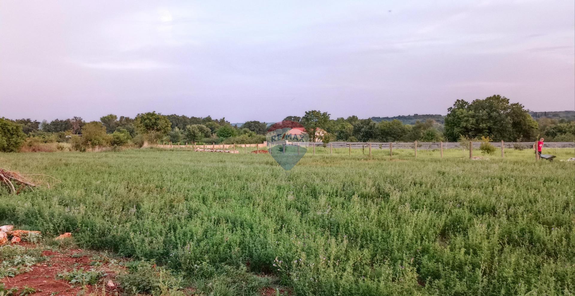 Istra, Marčana - zemlji&scaron;te u industrijskoj zoni