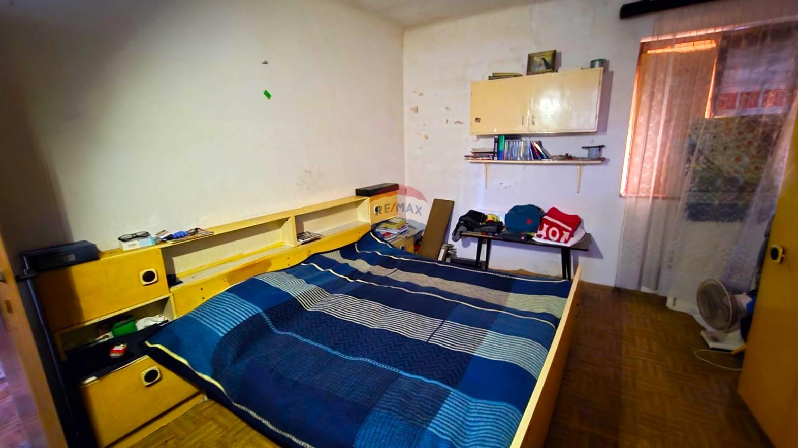 Rovinj, kuća sa vrtom i cisternom, mirna ulica, za renovaciju