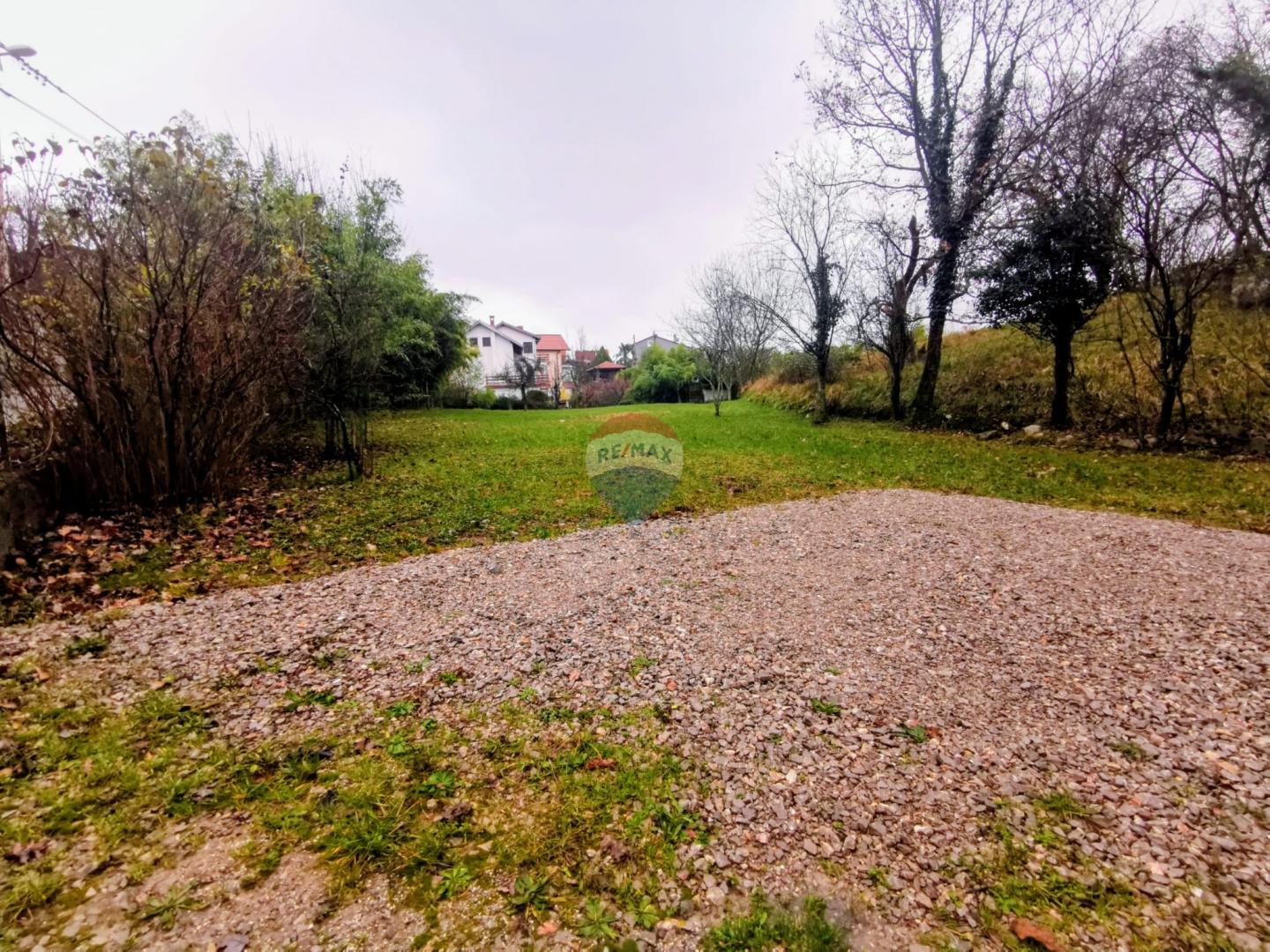 Viškovo, Saršoni, građevinsko zemljište od 891m2, lijepa lokacija