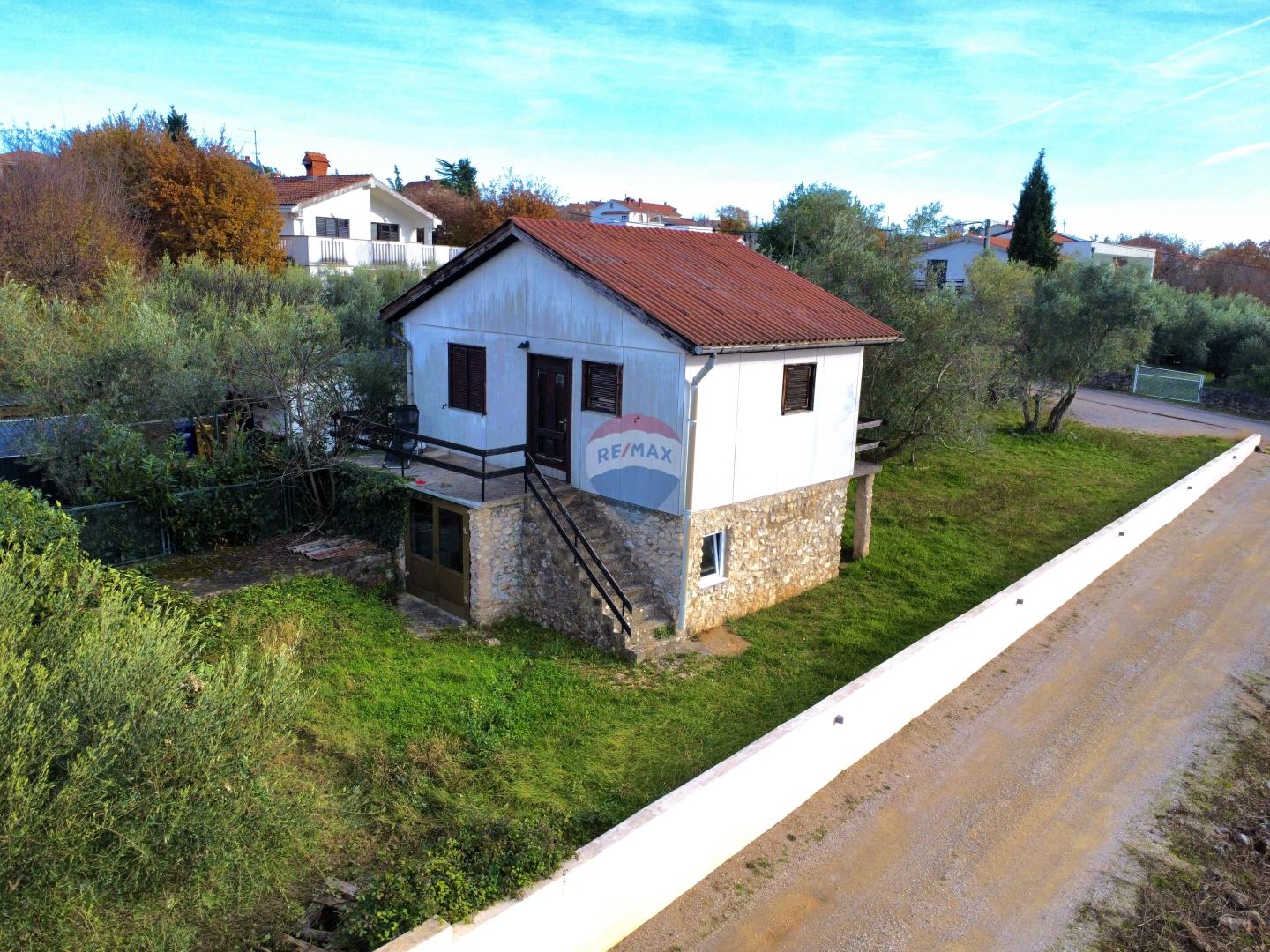 Krk, Linardići – Casa indipendente con progetto di ricostruzione