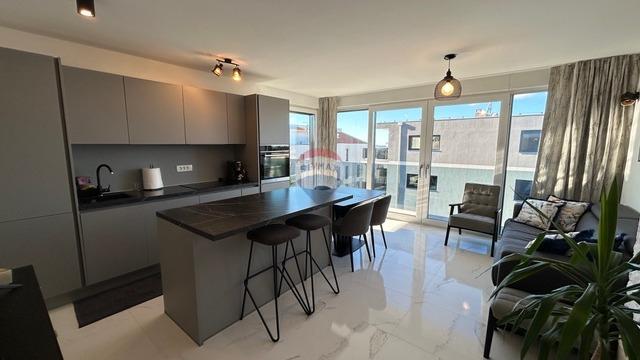 Stan u Novigradu s krovnom terasom i pogledom na more