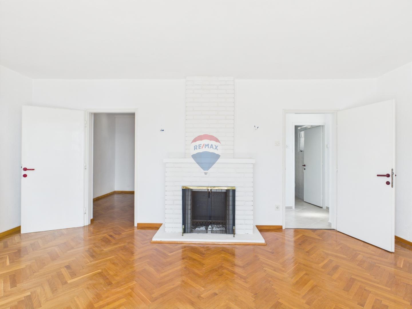 Novi Vinodolski – Haus mit Garage und Hof, zweite Reihe zum Meer