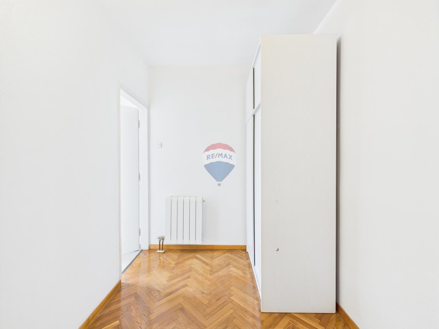 Novi Vinodolski – Haus mit Garage und Hof, zweite Reihe zum Meer