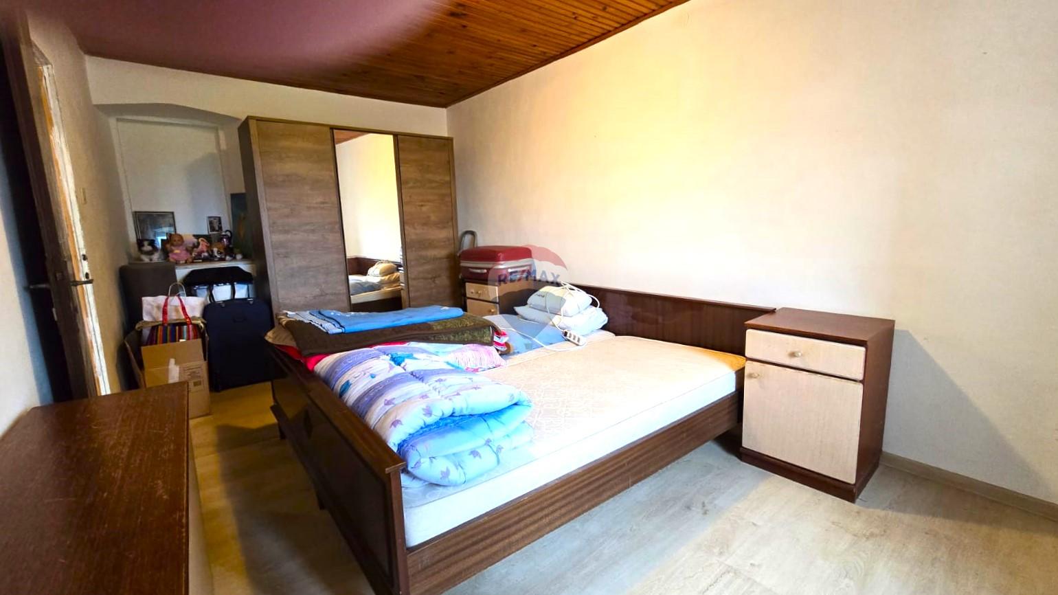 Rovinj, kuća + 2 pomoćna objekta na 4800 m2 okućnice