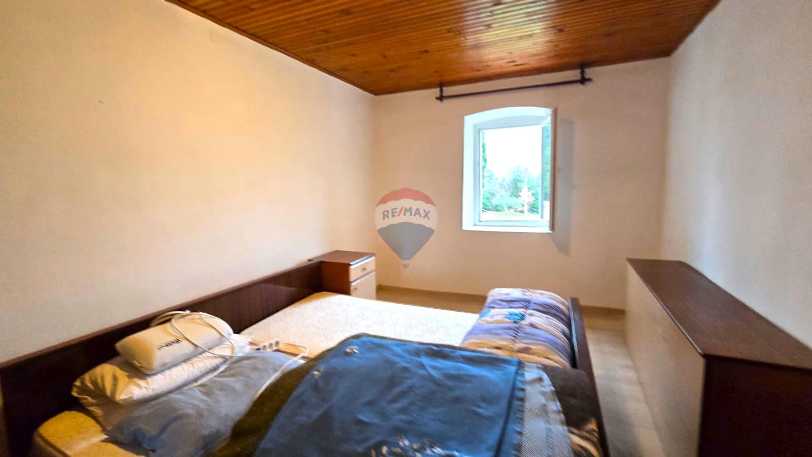 Rovinj, kuća + 2 pomoćna objekta na 4800 m2 okućnice