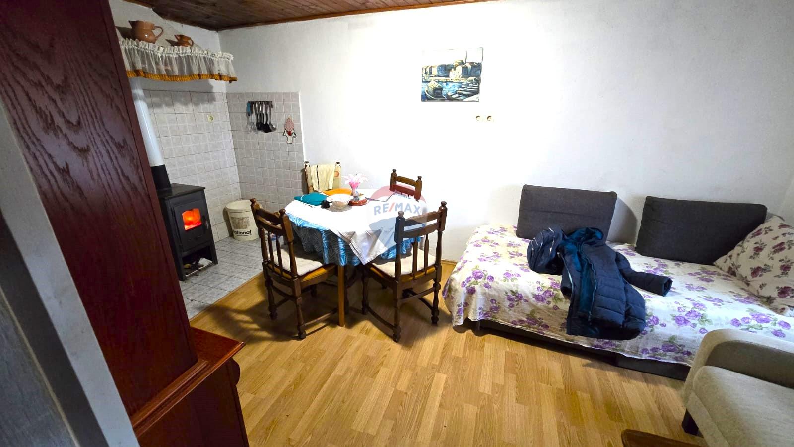 Rovinj, kuća + 2 pomoćna objekta na 4800 m2 okućnice