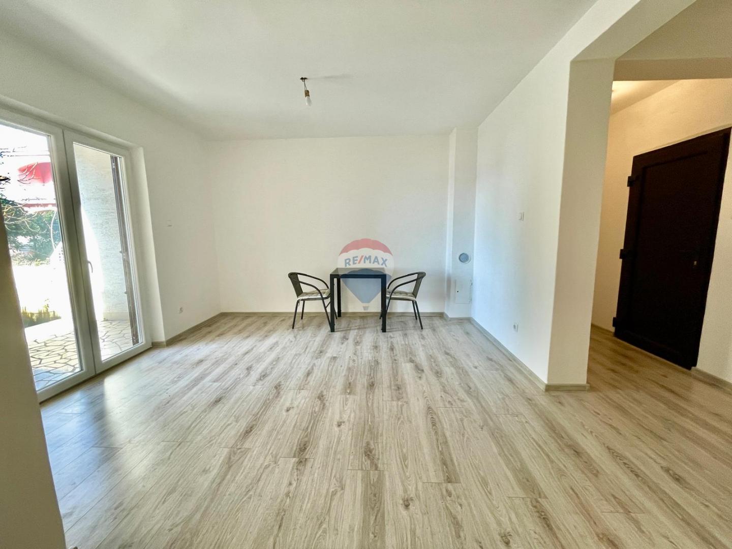 Crikvenica &ndash; gerenoveerd tweekamerappartement met tuin