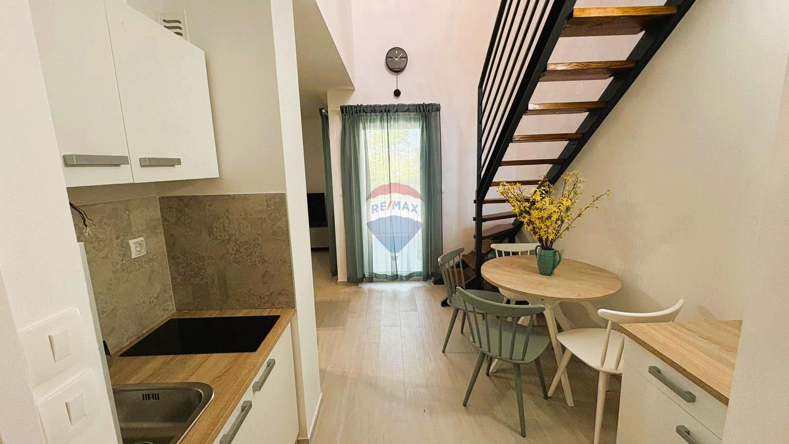 Истрия, Новиград, однокомнатная квартира с галереей, 200 м от моря