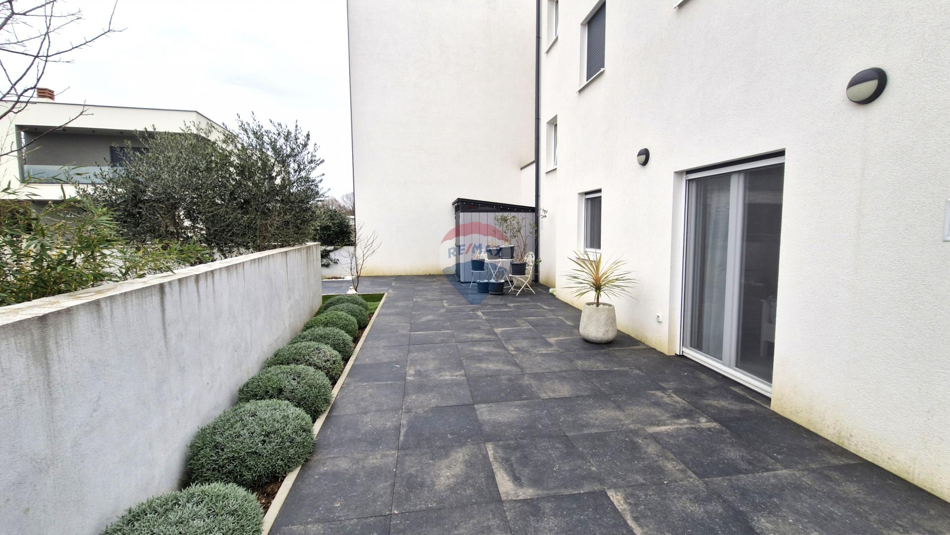 Istra, Medulin, Novogradnja s okućnicom, blizu centra i plaža