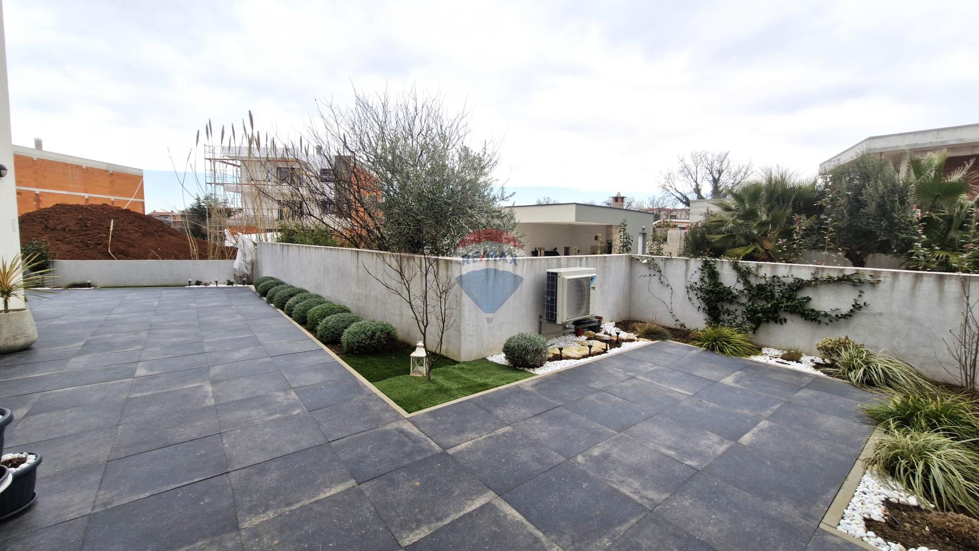 Istra, Medulin, Novogradnja s okućnicom, blizu centra i plaža