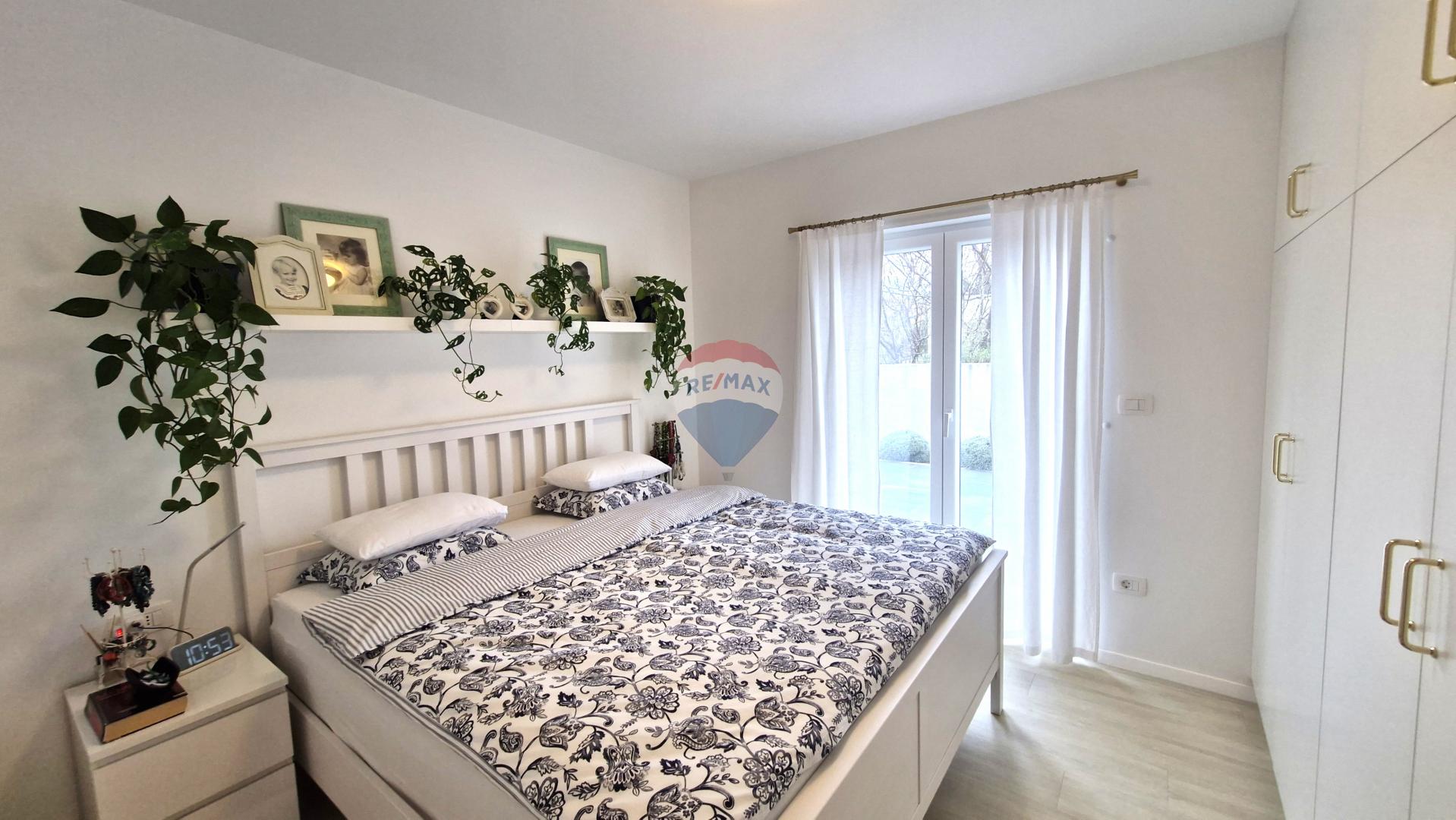 Istra, Medulin, Novogradnja s okućnicom, blizu centra i plaža