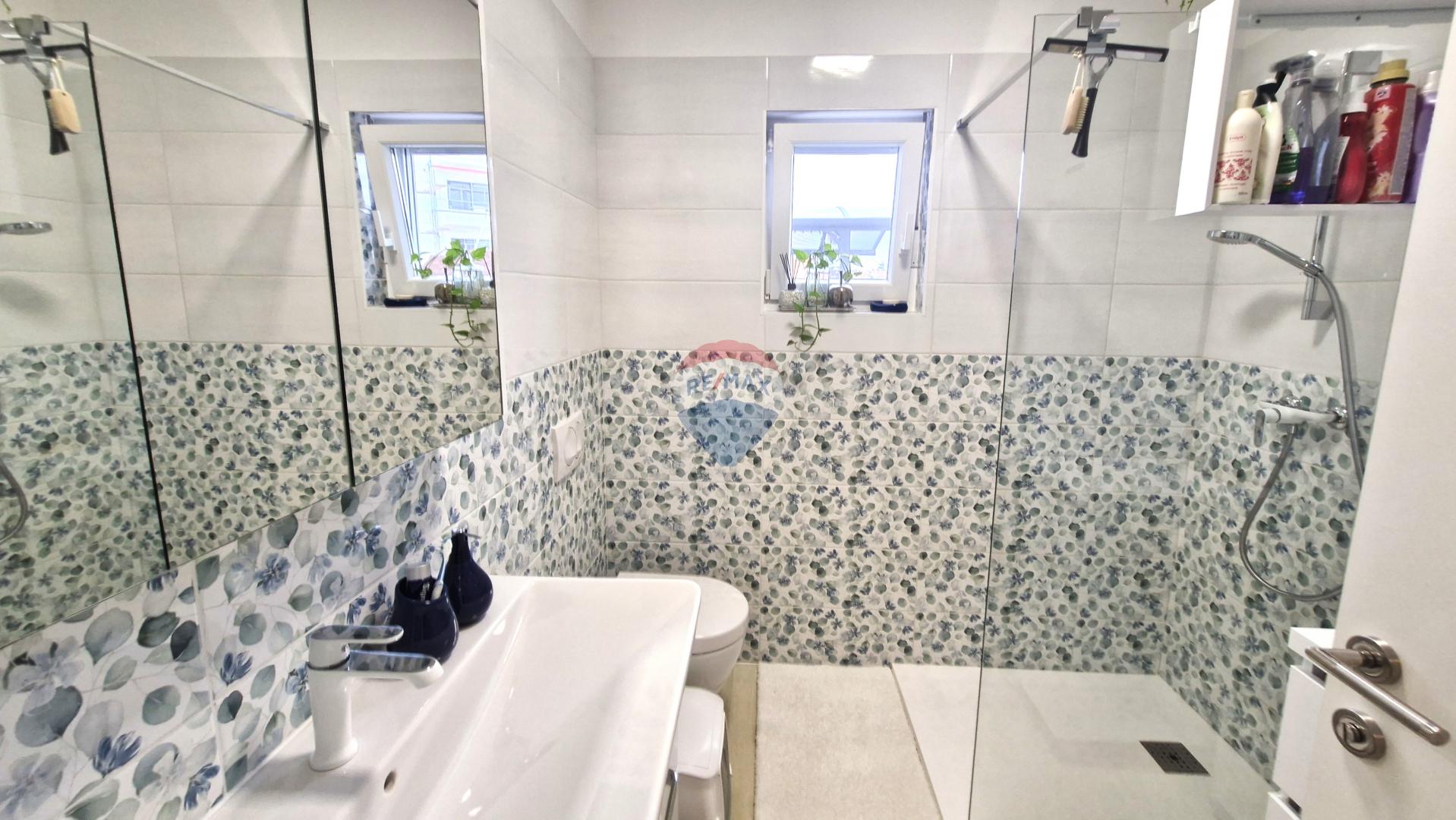 Istra, Medulin, Novogradnja s okućnicom, blizu centra i plaža