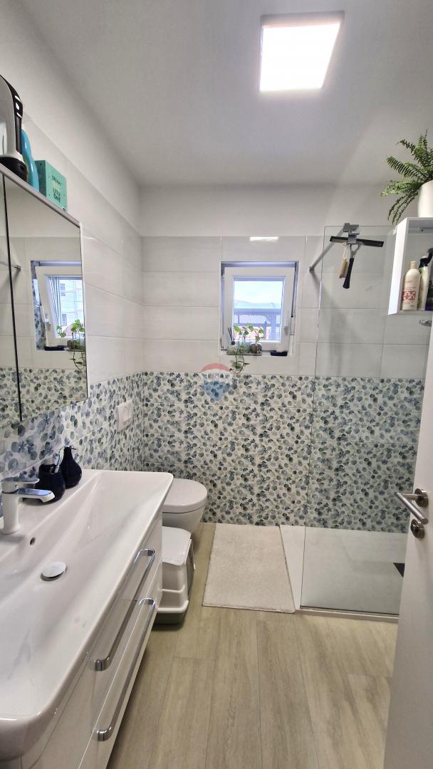 Istra, Medulin, Novogradnja s okućnicom, blizu centra i plaža