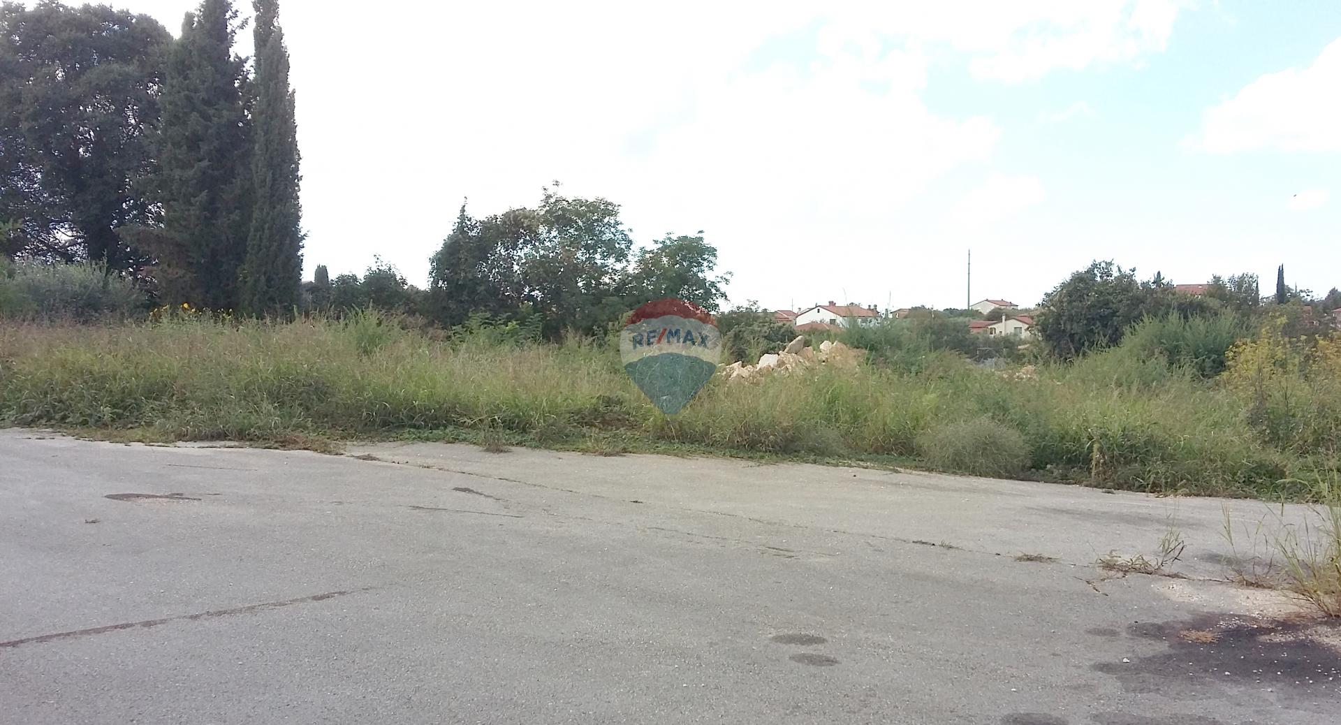 Istra, Buje, Ka&scaron;tel - građevinsko zemlji&scaron;te stambene namjene