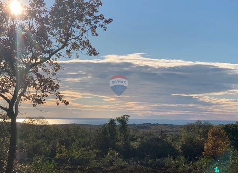 Rovinj okolica - zemlji&scaron;te s građevinskom dozvolom
