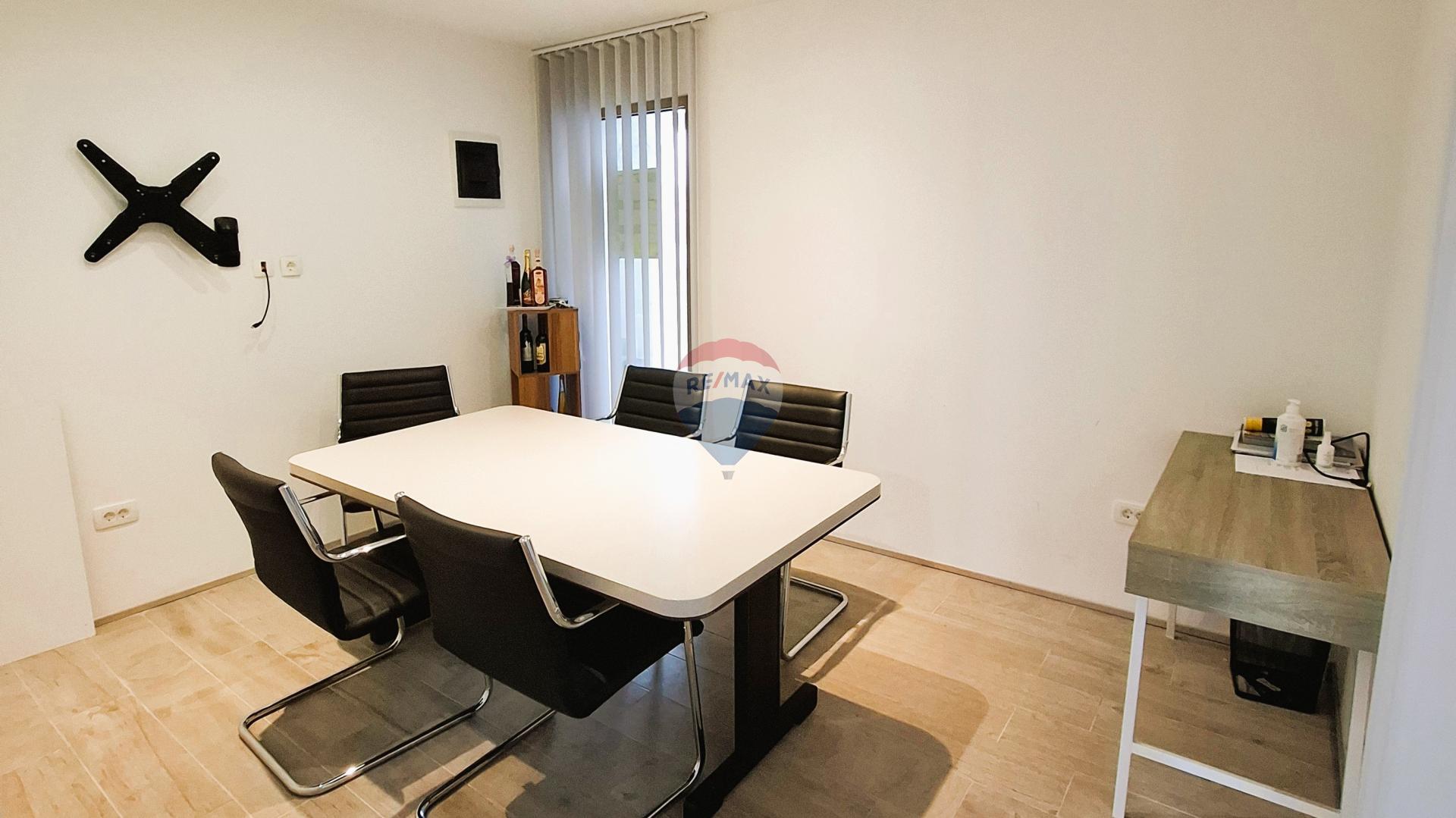 Novigrad &ndash; Gesch&auml;ftsraum zur Miete, 44 m&sup2;