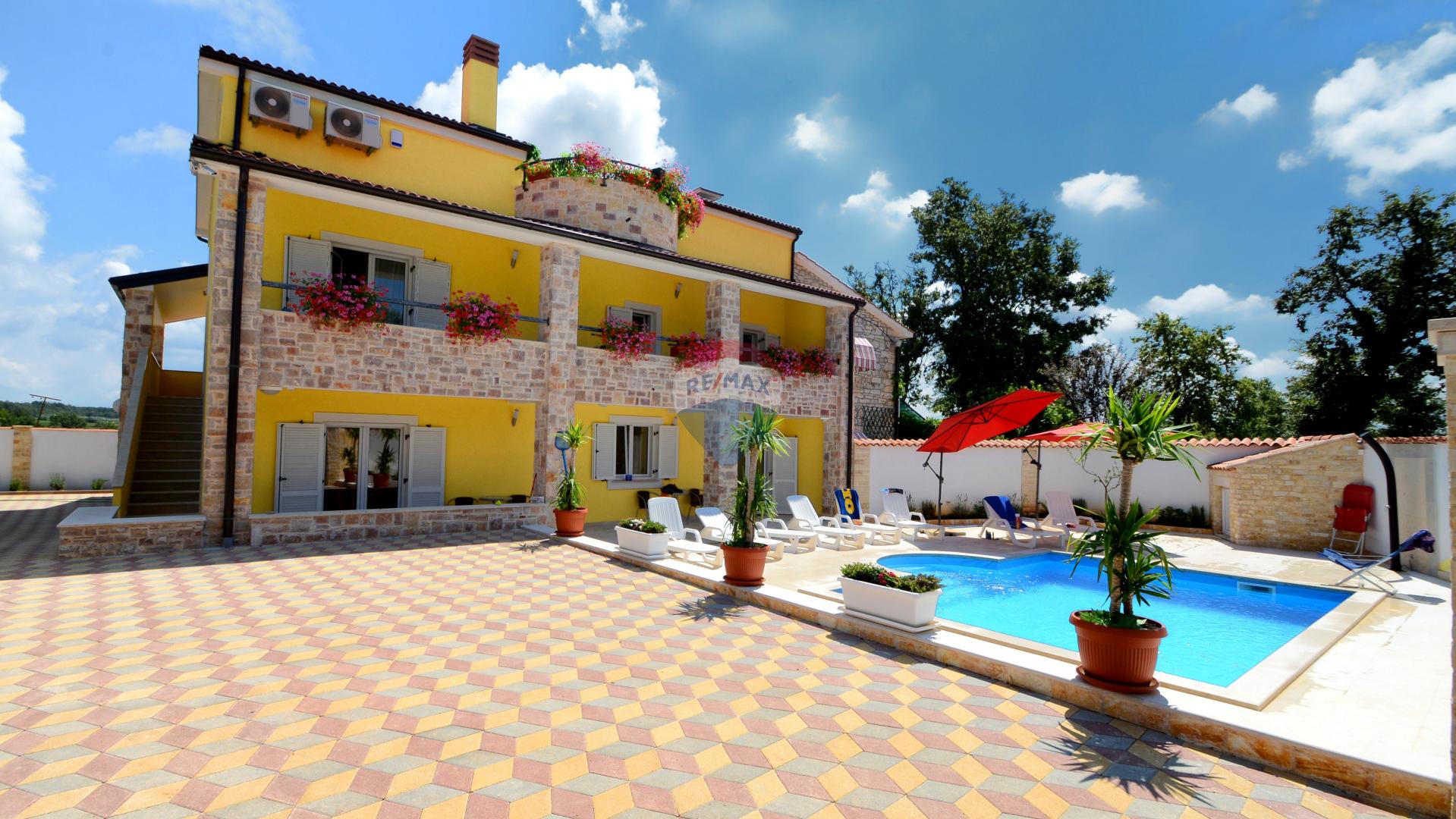 Istra, Vi&scaron;njan, okolica - Apartmanska kuća s bazenom