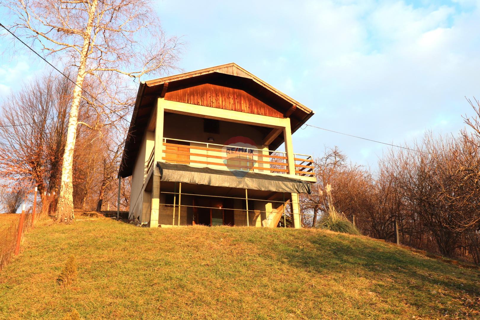 Žažina, kuća s voćnjakom i garažom, 52m2