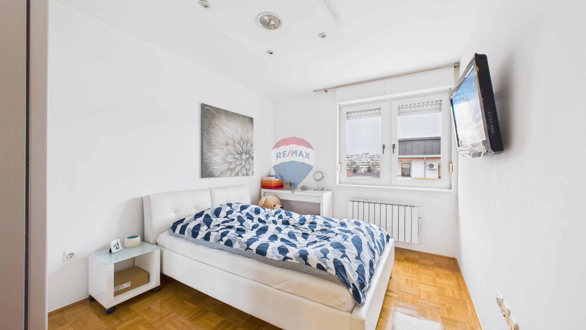 ZAGREB, Špansko-četverosoban stan 70m2 s balkonom, lift