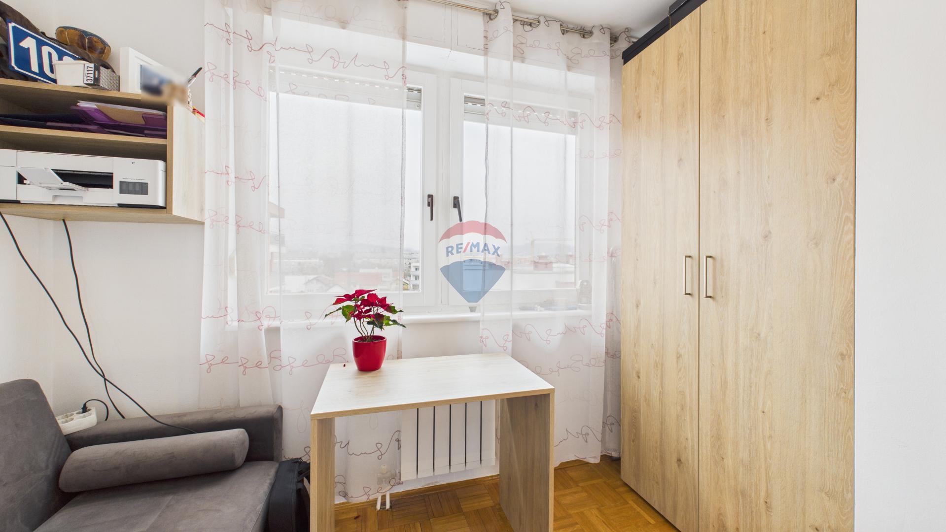 ZAGREB, Špansko-četverosoban stan 70m2 s balkonom, lift