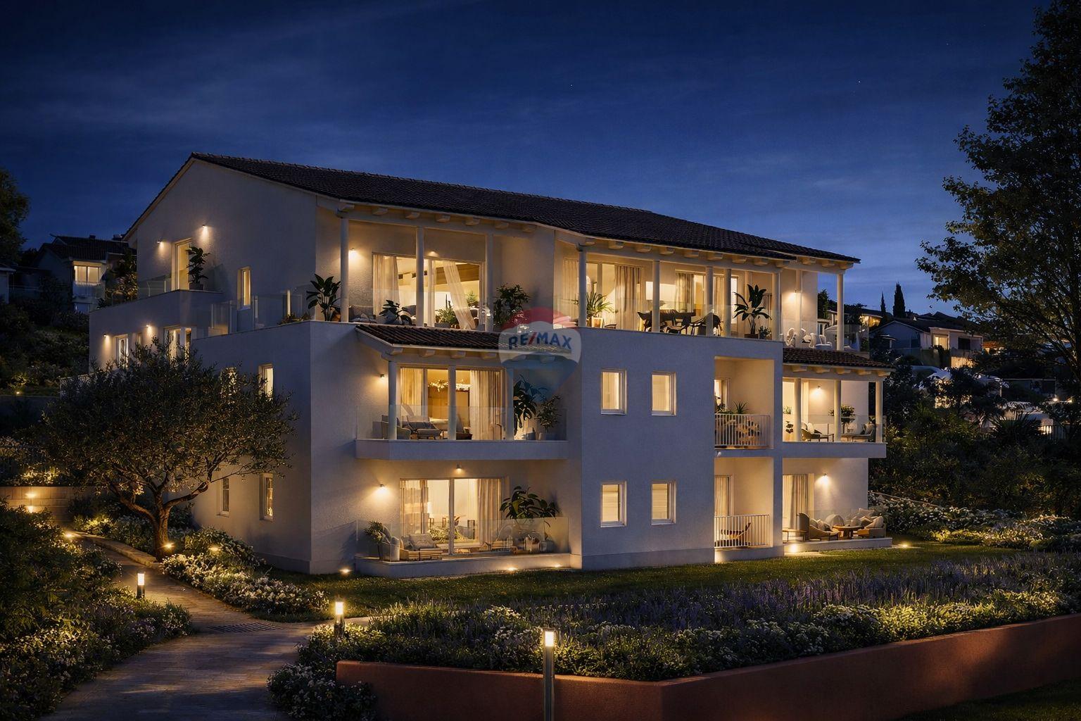 Novi Vinodolski - PENTHOUSE  125m2 prvi red do mora