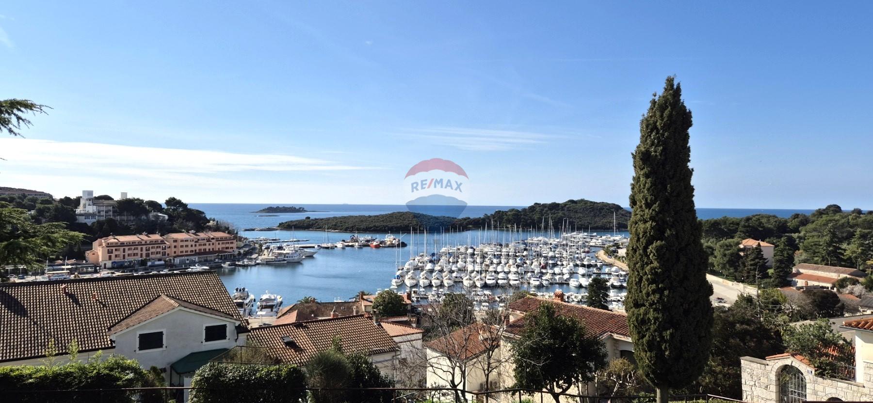 Vrsar, dvosoban stan sa velikom terasom