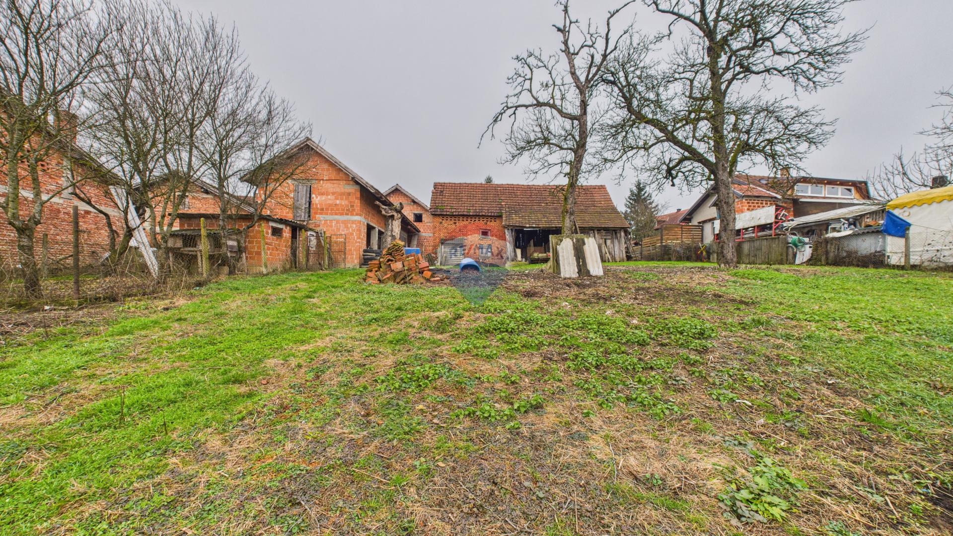 Križ, Bunjani, kuća sa imanjem