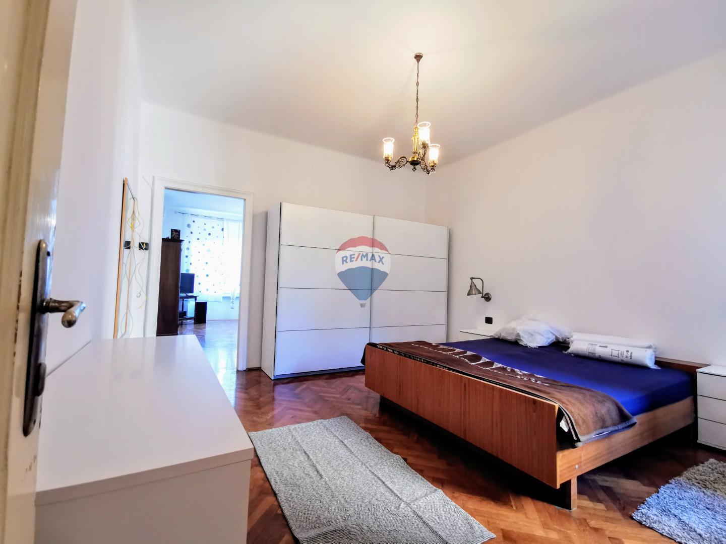 Rijeka, Centar, 3S+DB stan na drugom katu u zgradi s liftom