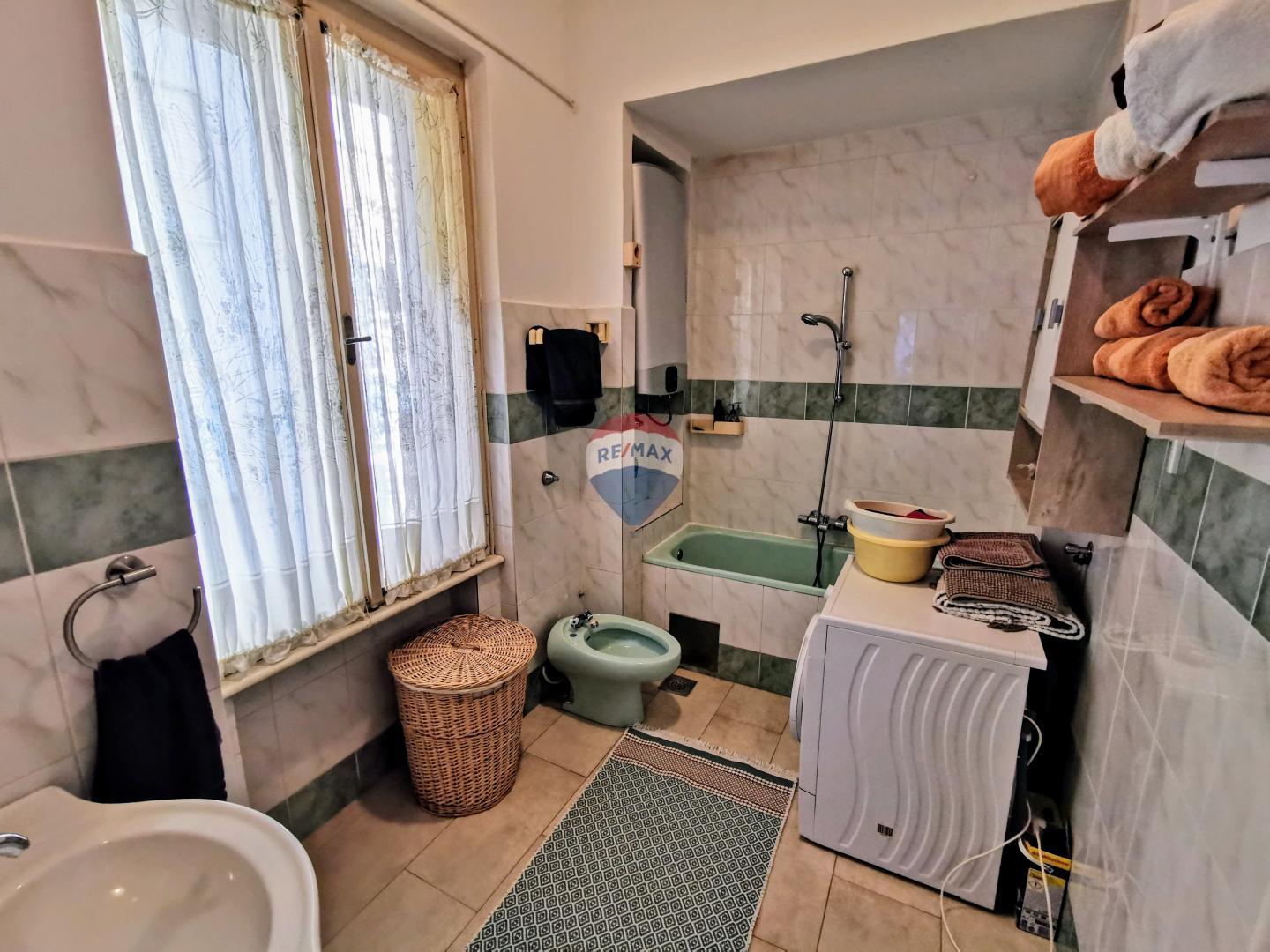 Rijeka, Centar, 3S+DB stan na drugom katu u zgradi s liftom