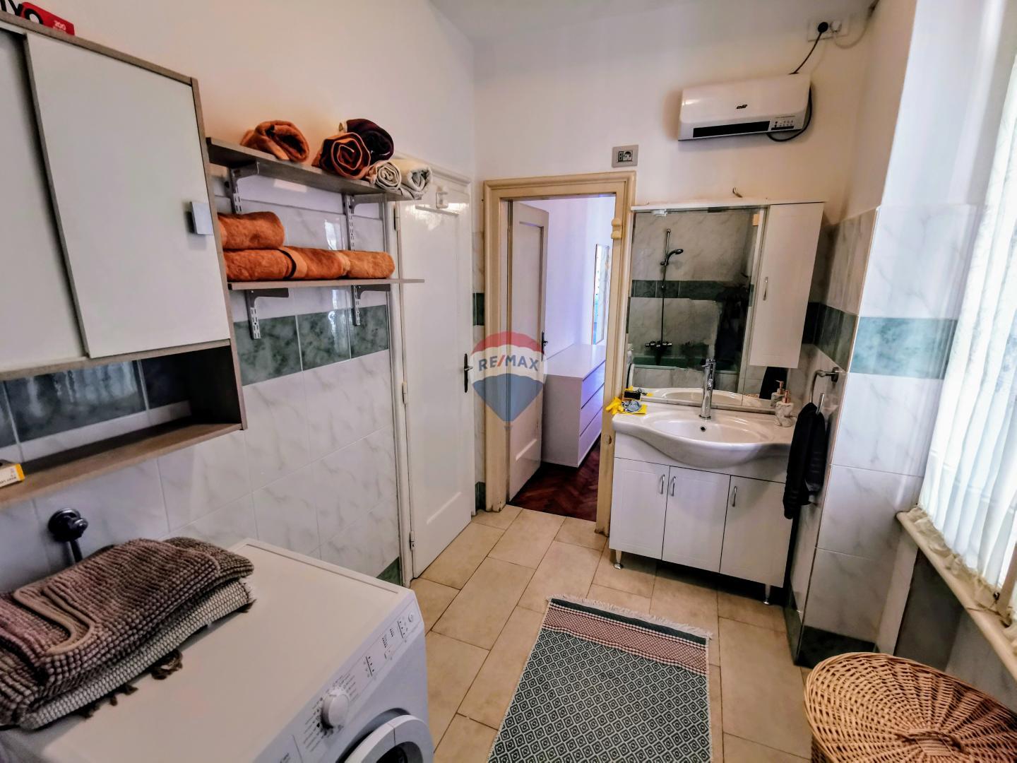 Rijeka, Centar, 3S+DB stan na drugom katu u zgradi s liftom