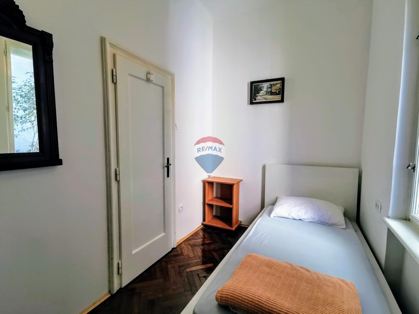 Rijeka, Centar, 3S+DB stan na drugom katu u zgradi s liftom