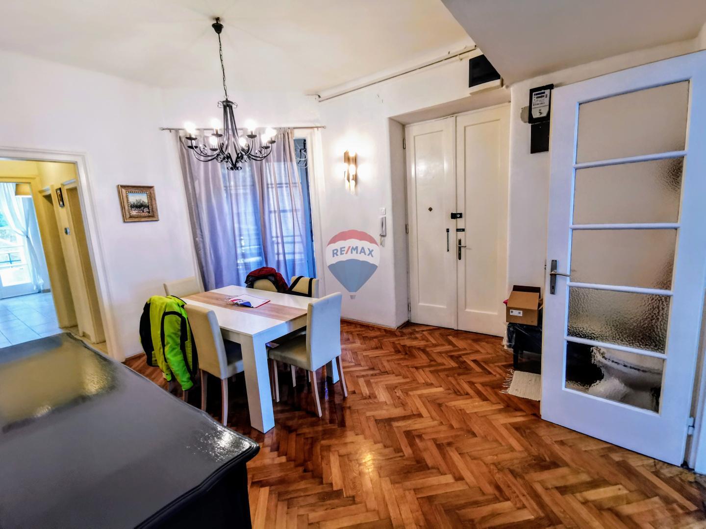 Rijeka, Centar, 3S+DB stan na drugom katu u zgradi s liftom