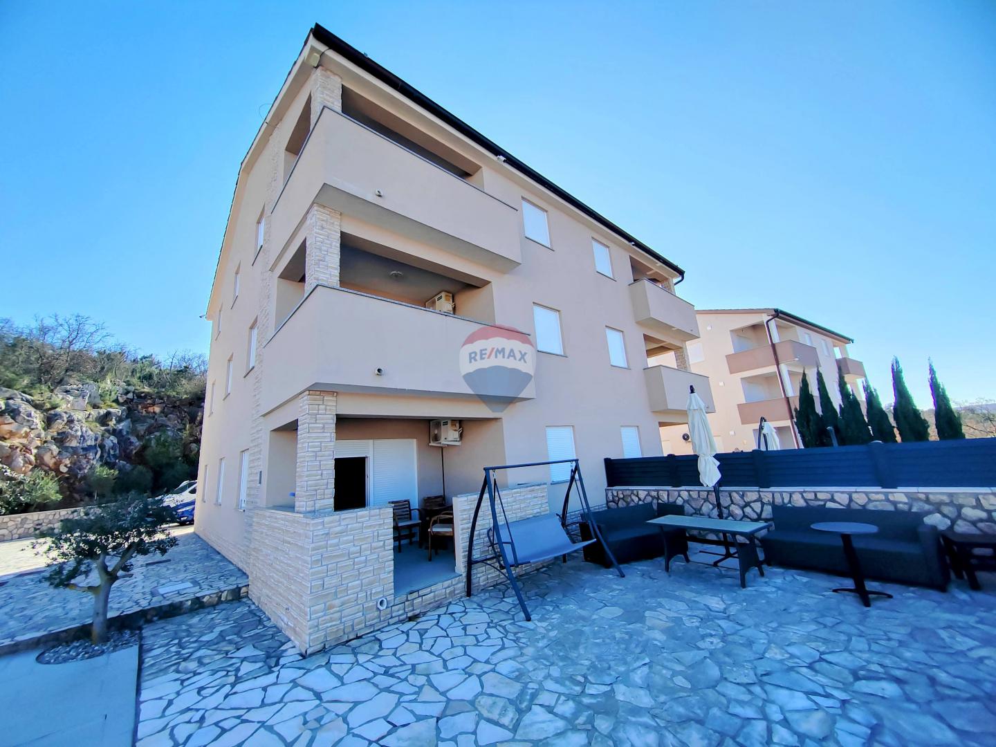 Otok Krk-Klimno villa sa 6 apartmana i bazenom