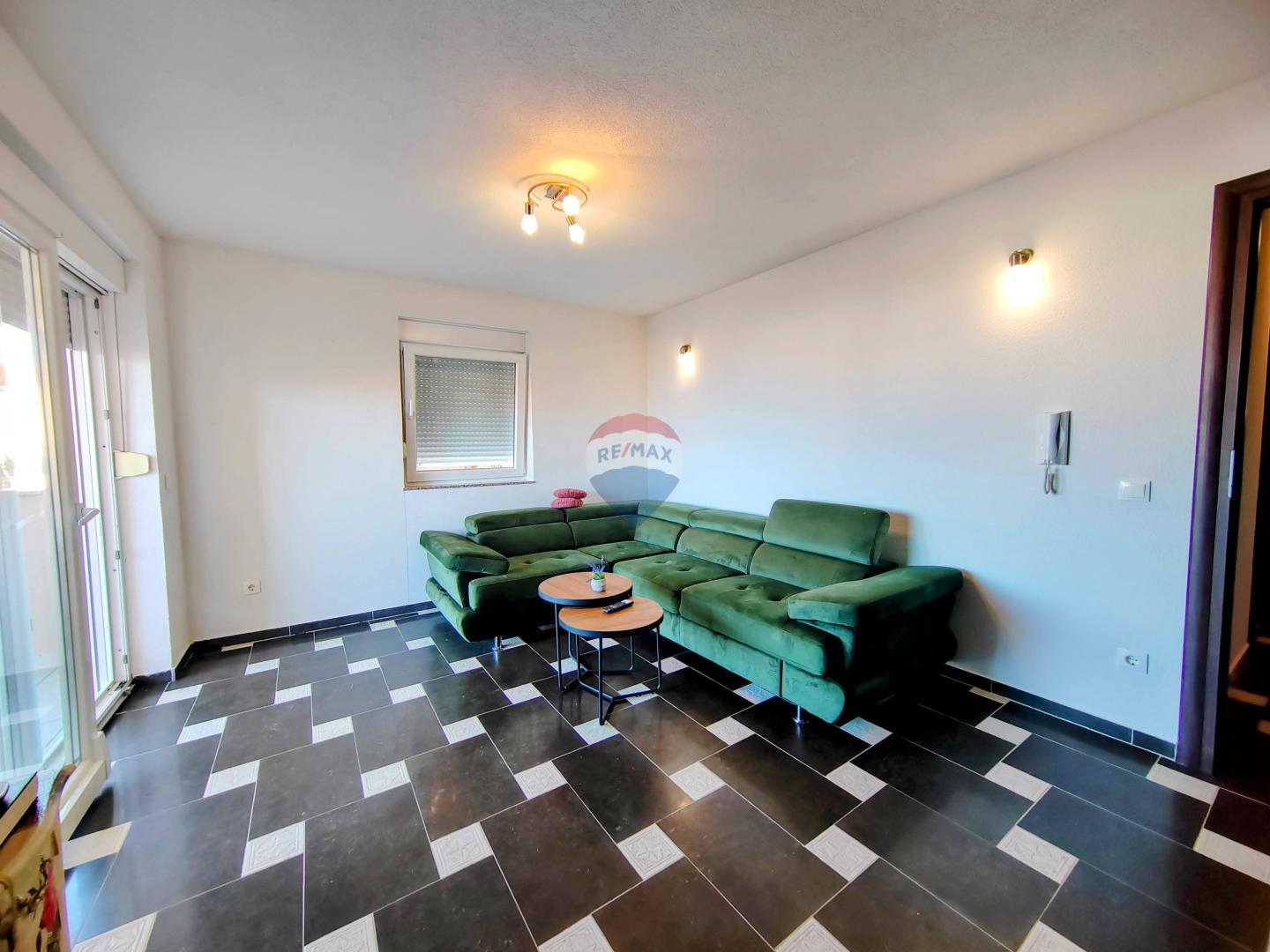 Otok Krk-Klimno villa sa 6 apartmana i bazenom