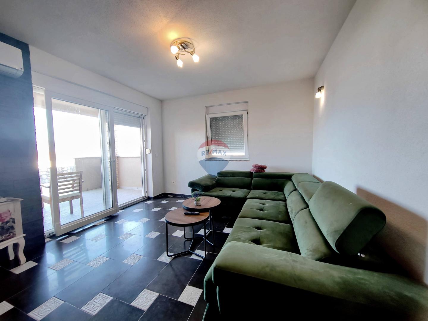 Otok Krk-Klimno villa sa 6 apartmana i bazenom