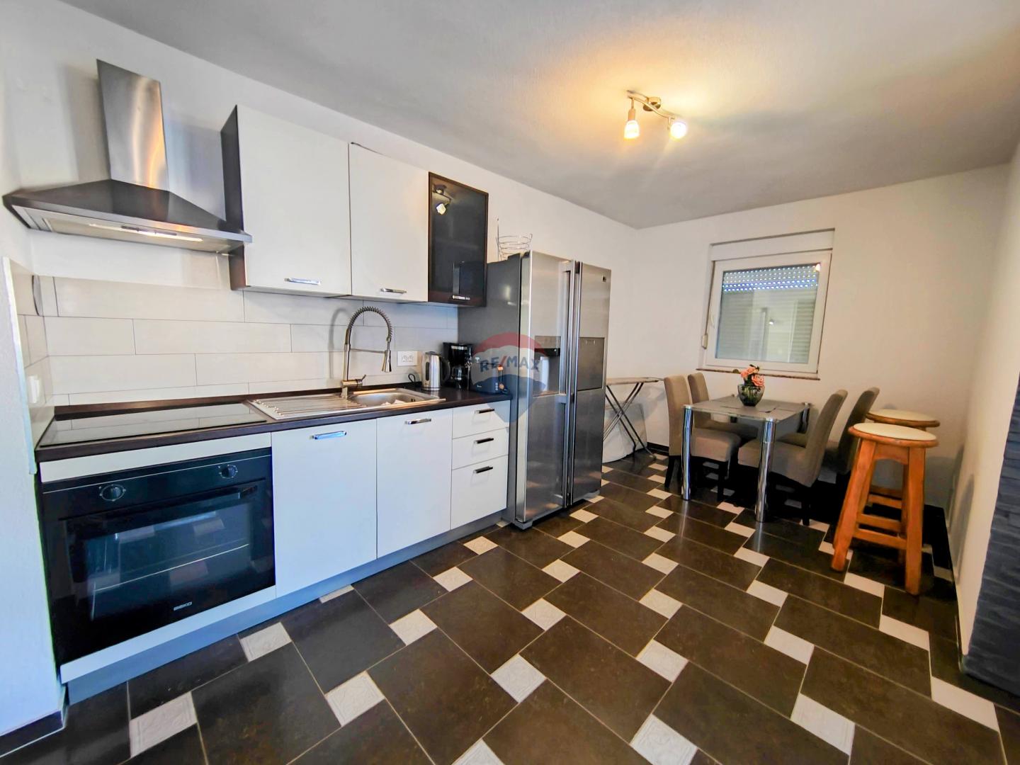 Otok Krk-Klimno villa sa 6 apartmana i bazenom