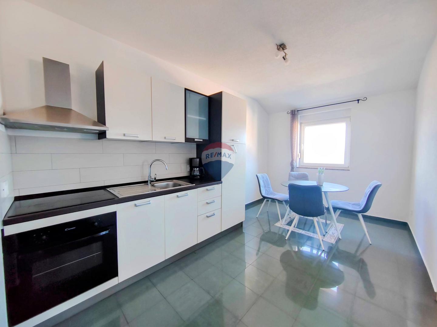 Otok Krk-Klimno villa sa 6 apartmana i bazenom