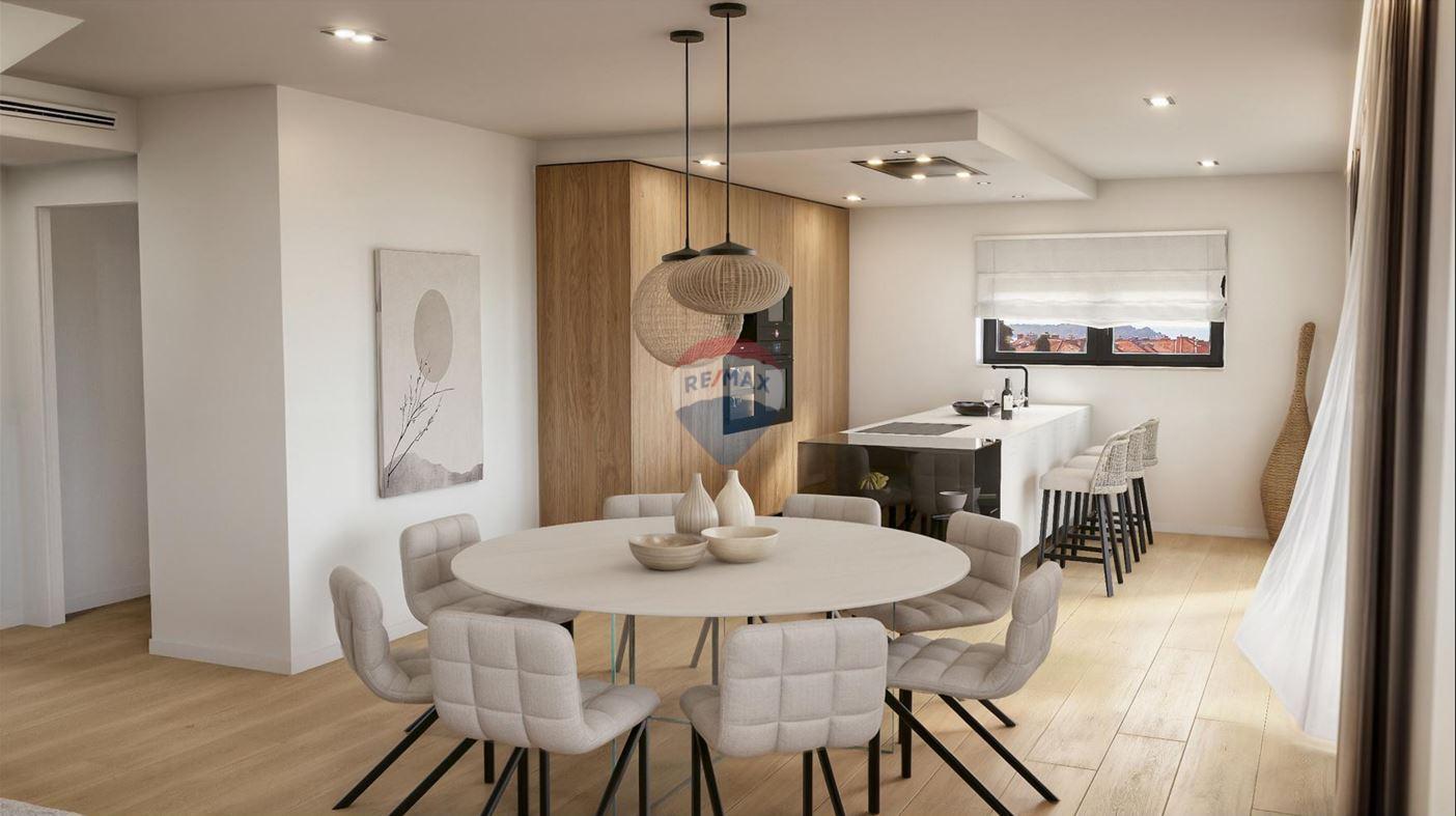 Rovinj - Stan u prizemlju s vrtom i garažom