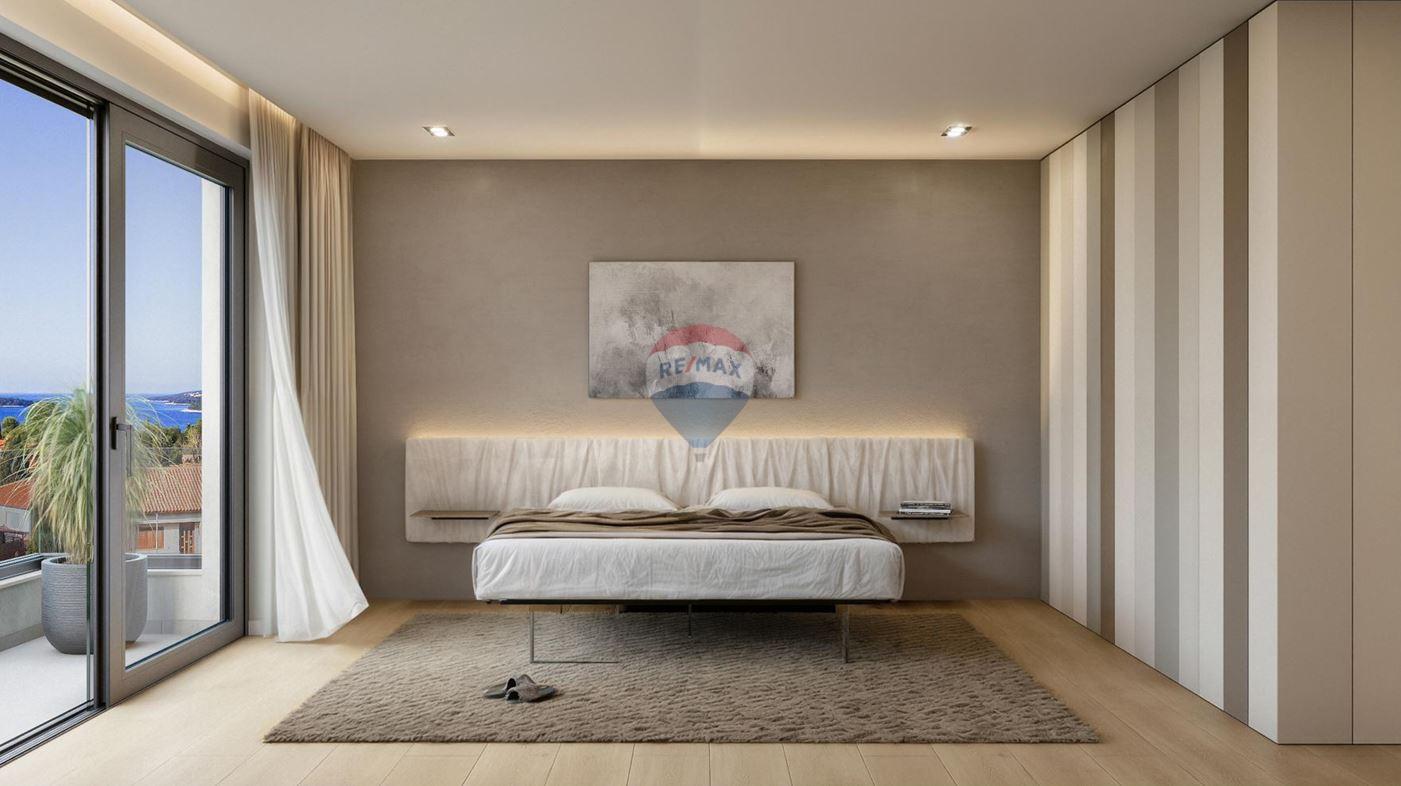 Rovinj - Stan u prizemlju s vrtom i garažom