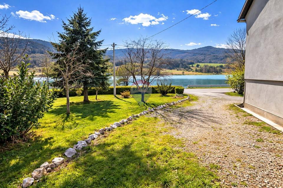 Ogulin, Jezero sabljaci, dvojna kuća s pomoćnim objektima