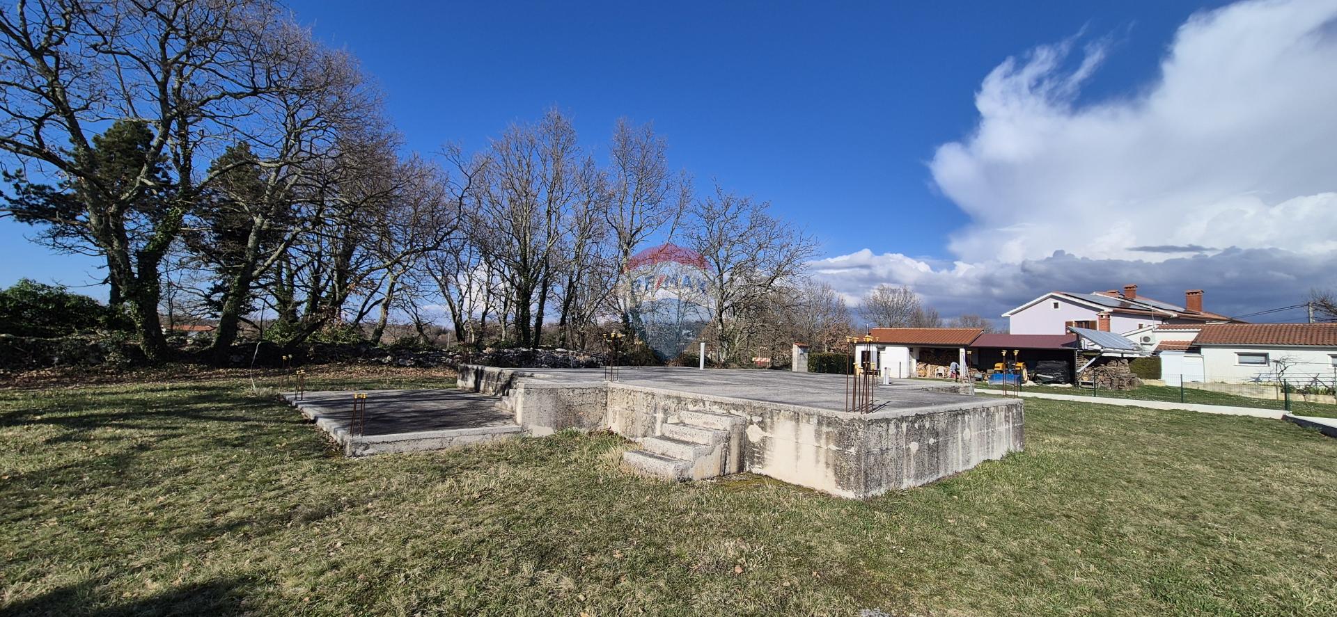 Bouwgrond Tinjan, 922m2