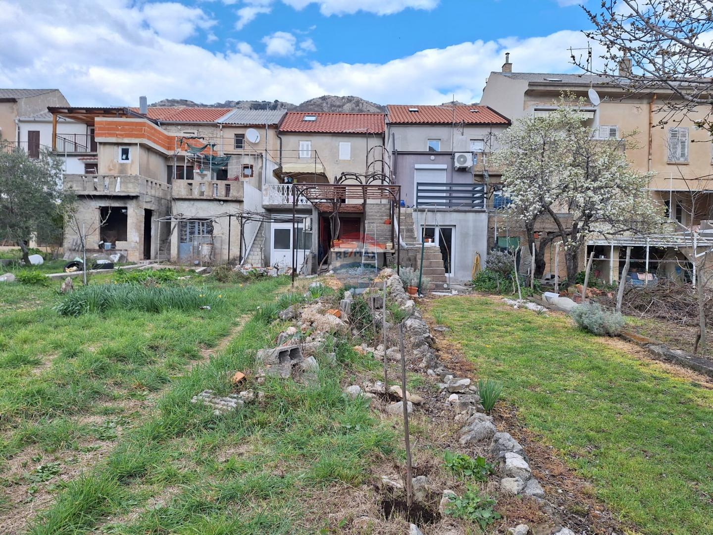 Draga Ba&scaron;ćanska -kuća u nizu s vrtom 