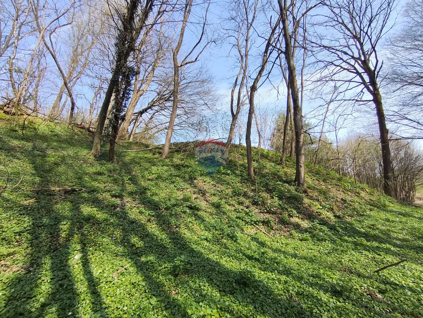 Karlovac, poljoprivredno zemlji&scaron;te 990 m2