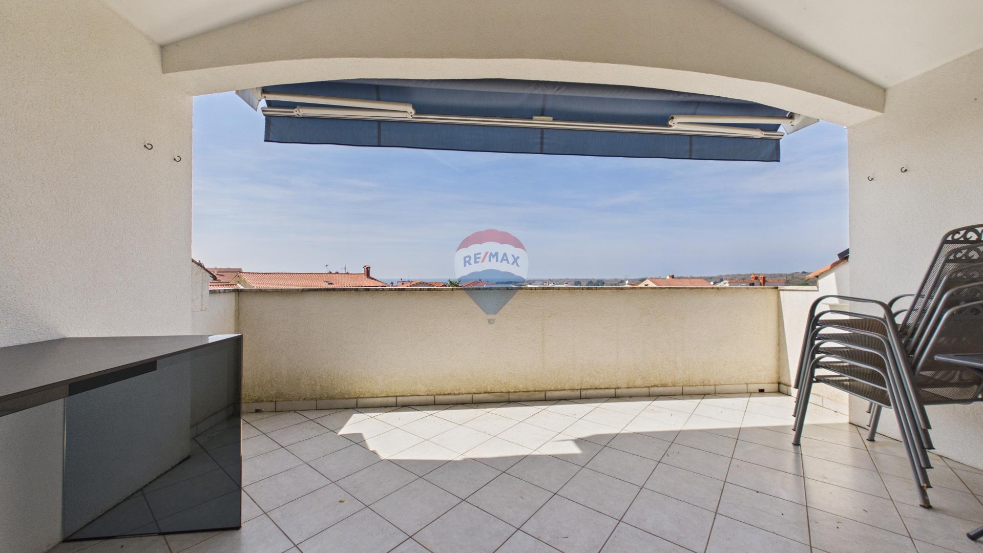 Istra, Poreč, Mali Maj-trosobni stan s pogledom na more