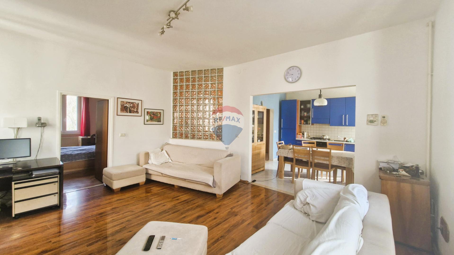 Pula, Monte Zaro- 2S+DB, 81 m2, 1. kat, stan blizu centra, svijetao i prozračan