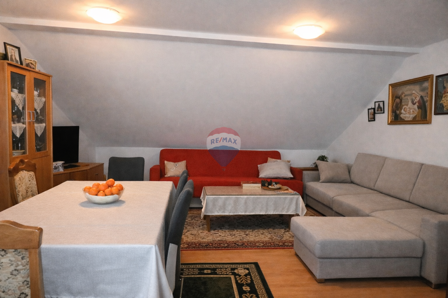 Zagreb, Sesvete - stan 70 m2, okućnica, balkon