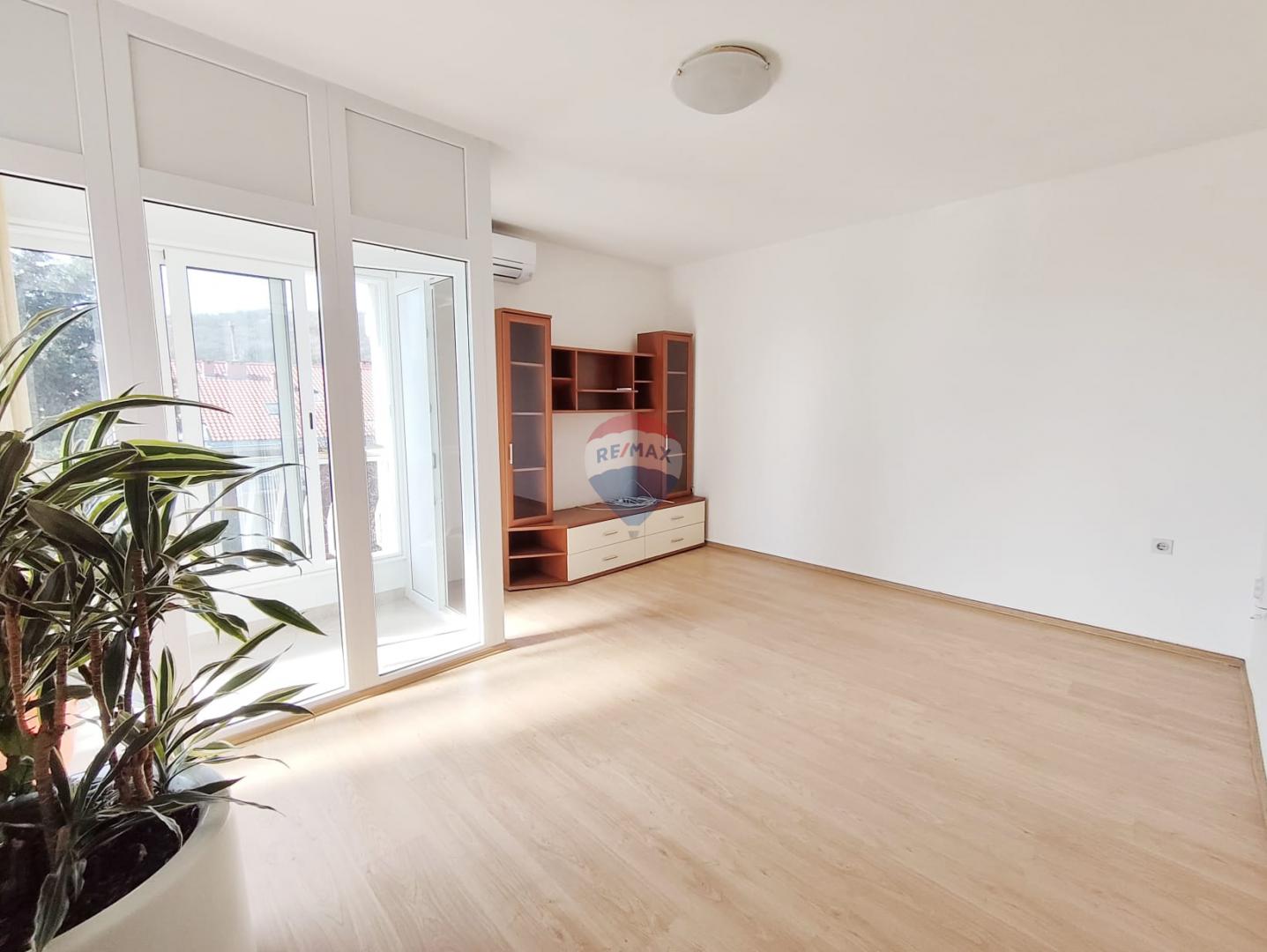 Rijeka, &Scaron;kurinje, adaptiran stan s balkonom