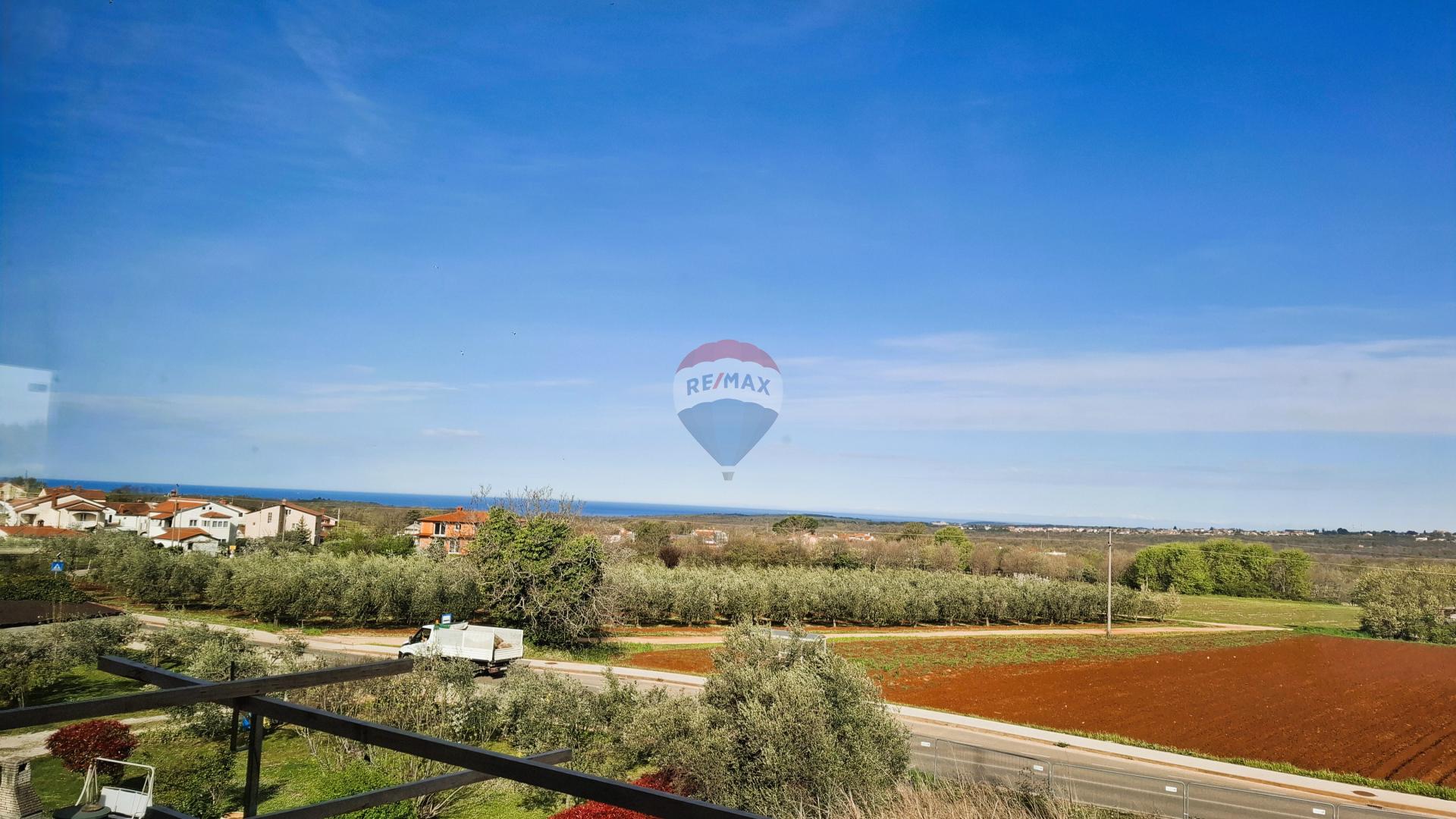 Poreč okolica &ndash; 2S+DB stan s pogledom na more, 80,62 m2